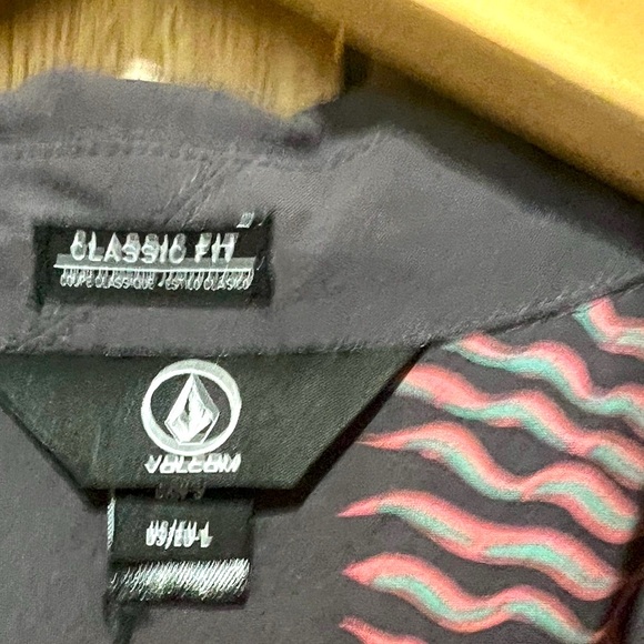 Volcom Mens Shirt Gray Pink Acid Blue Feathers  Button Down Surf Skate Beach - Picture 4 of 6